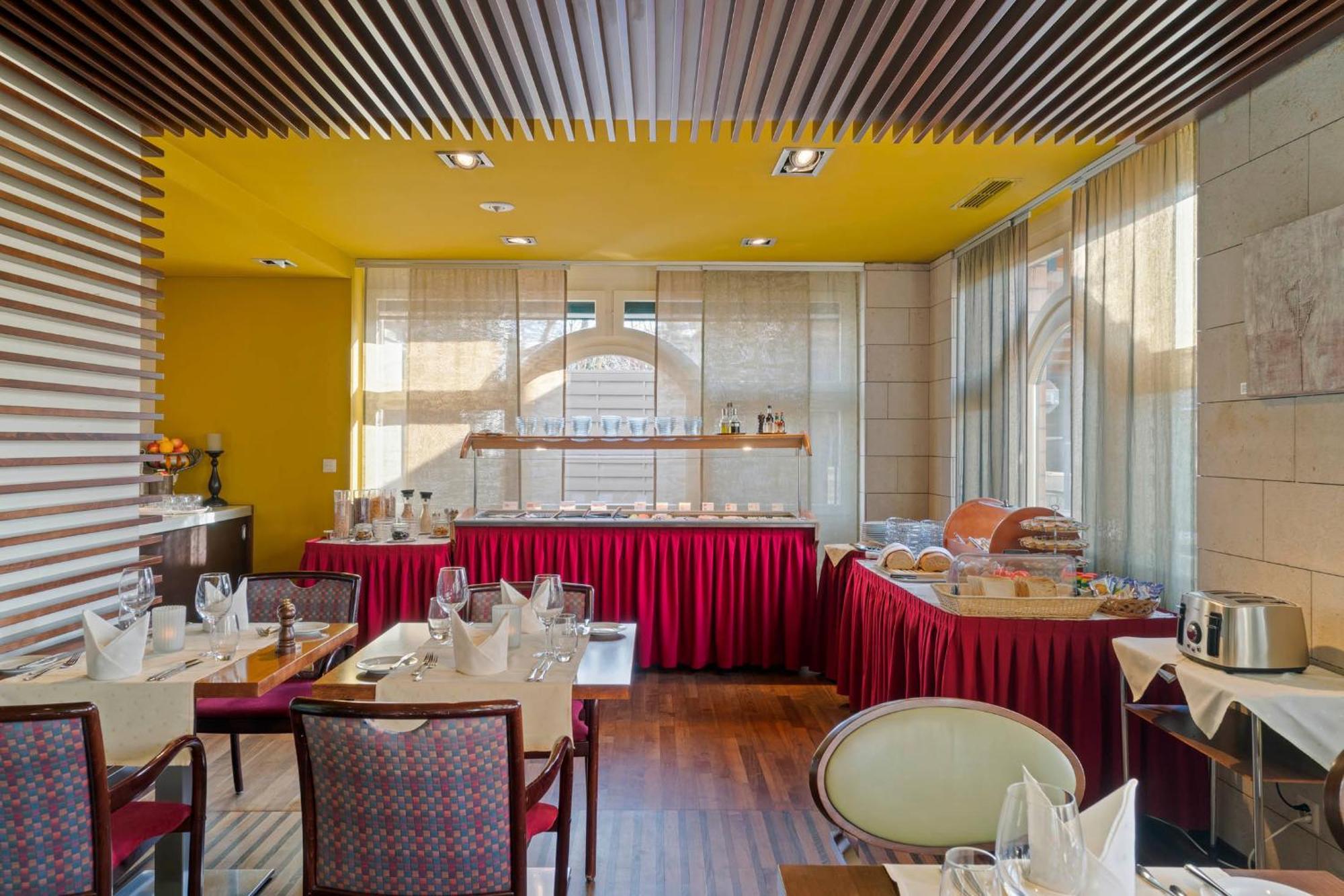 Hotel Conti 4*